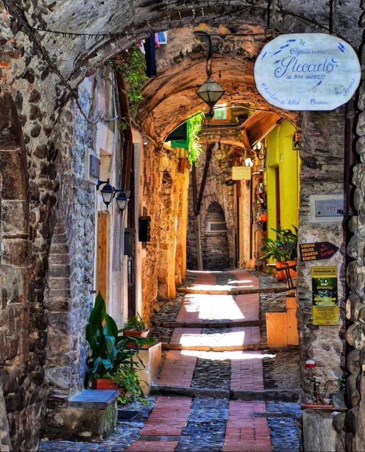 Stecado Caste - Dimora Storica Nel Cuore Del Paese Dolceacqua Luaran gambar