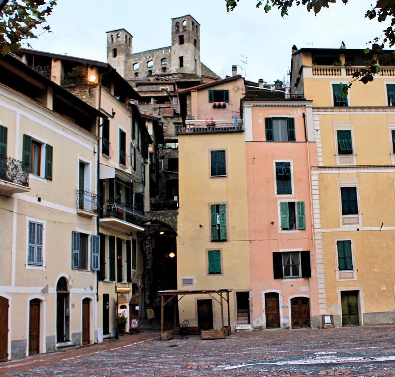 Stecado Caste - Dimora Storica Nel Cuore Del Paese Dolceacqua Luaran gambar